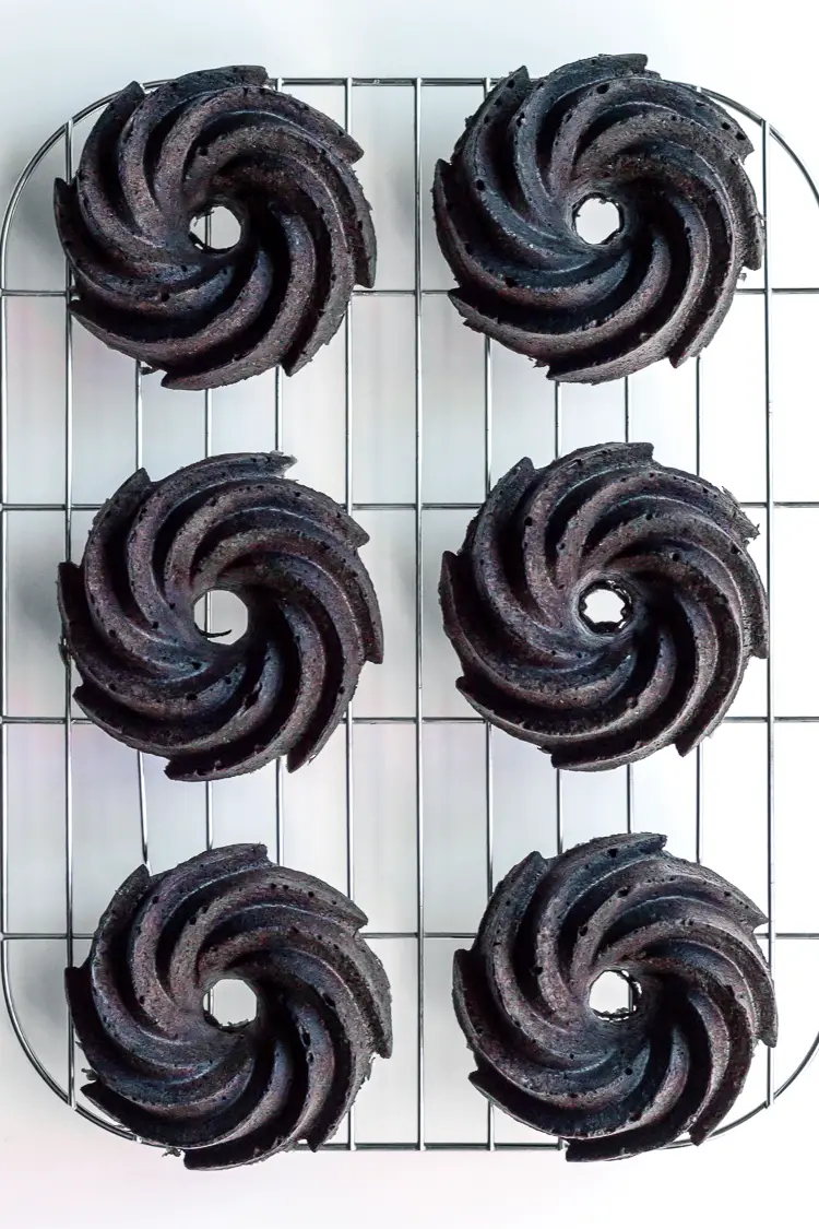 matcha glazed black sesame bundt cakes