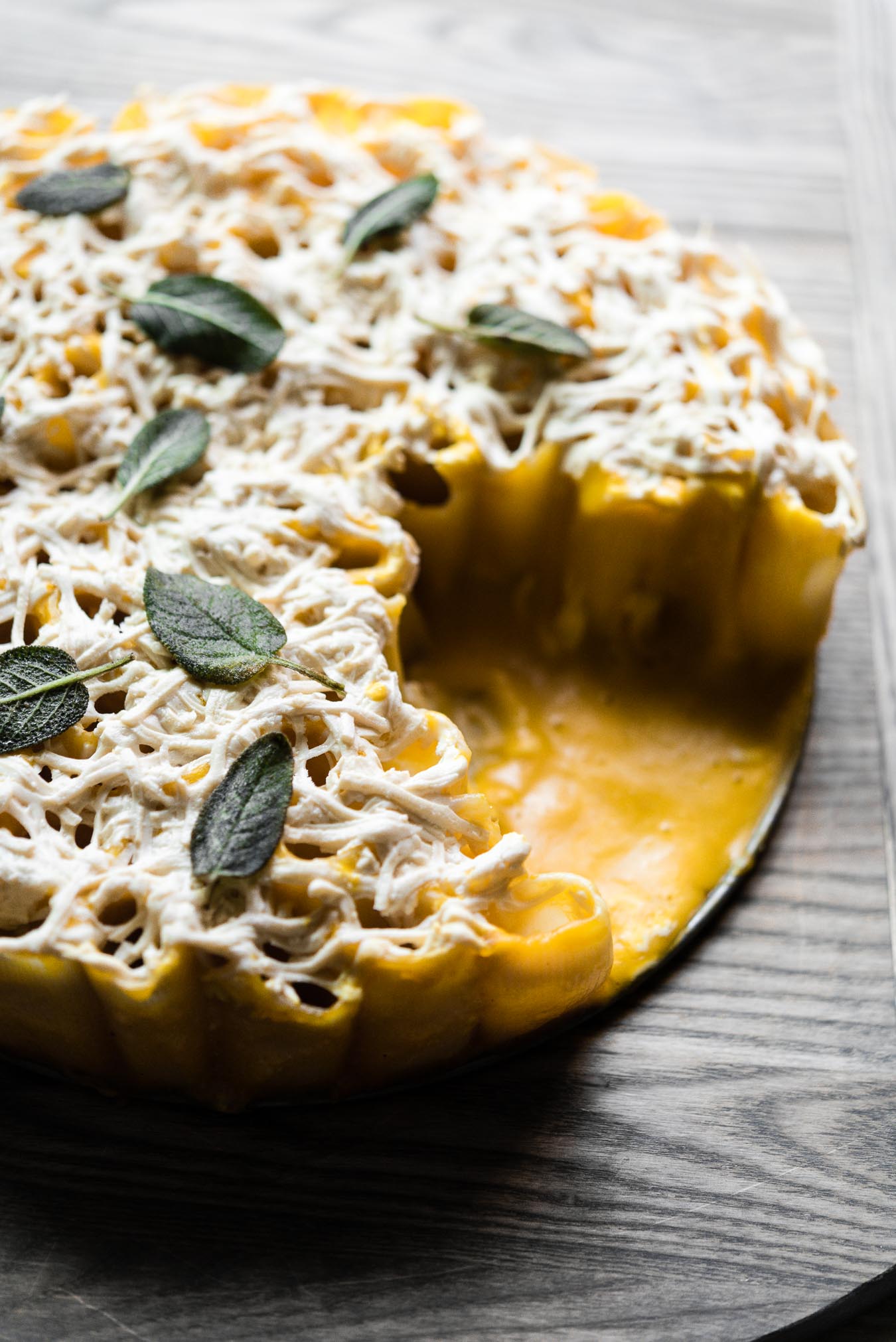 vegan cheesy pumpkin rigatoni pie