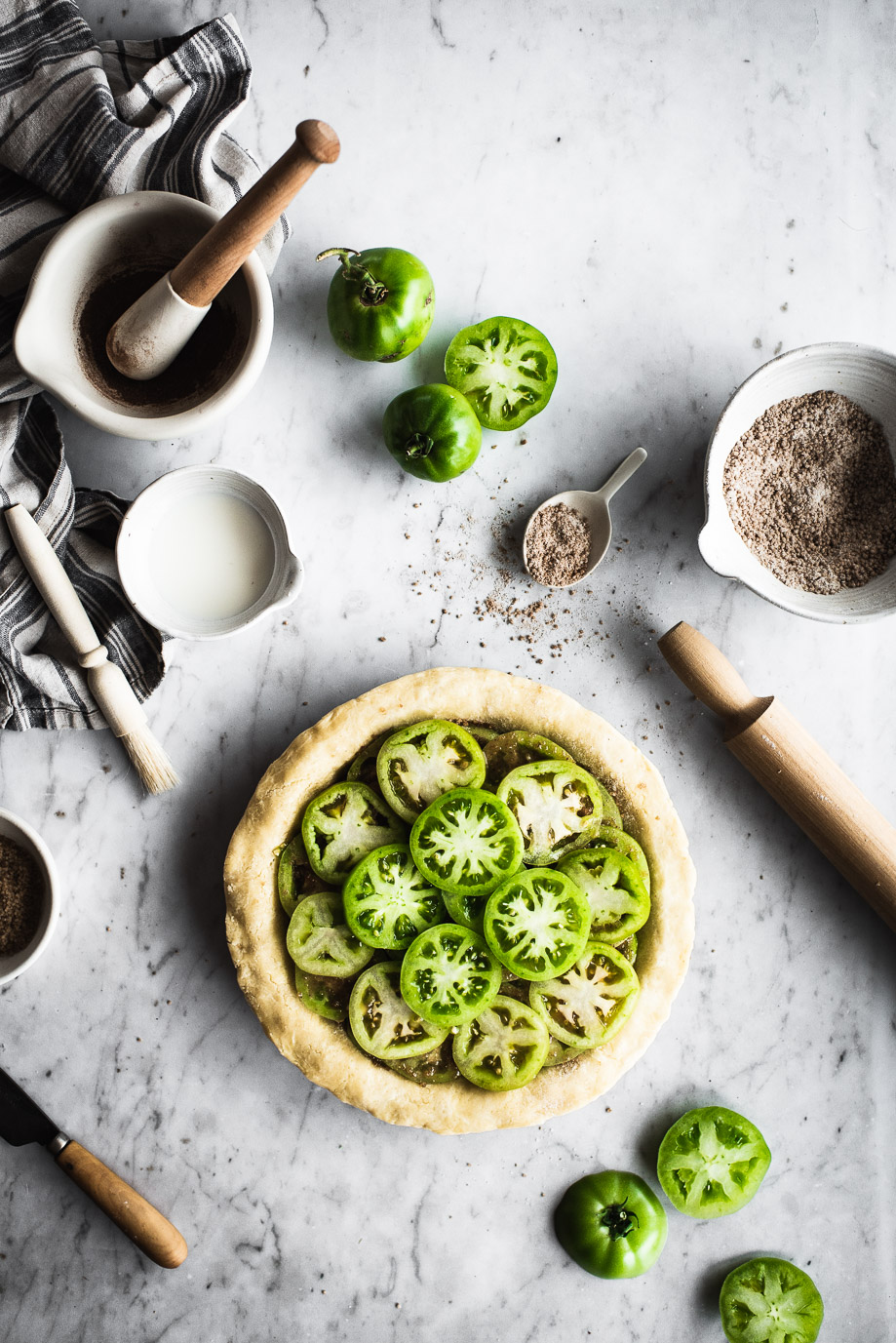 brown sugar & spice sweet green tomato pie