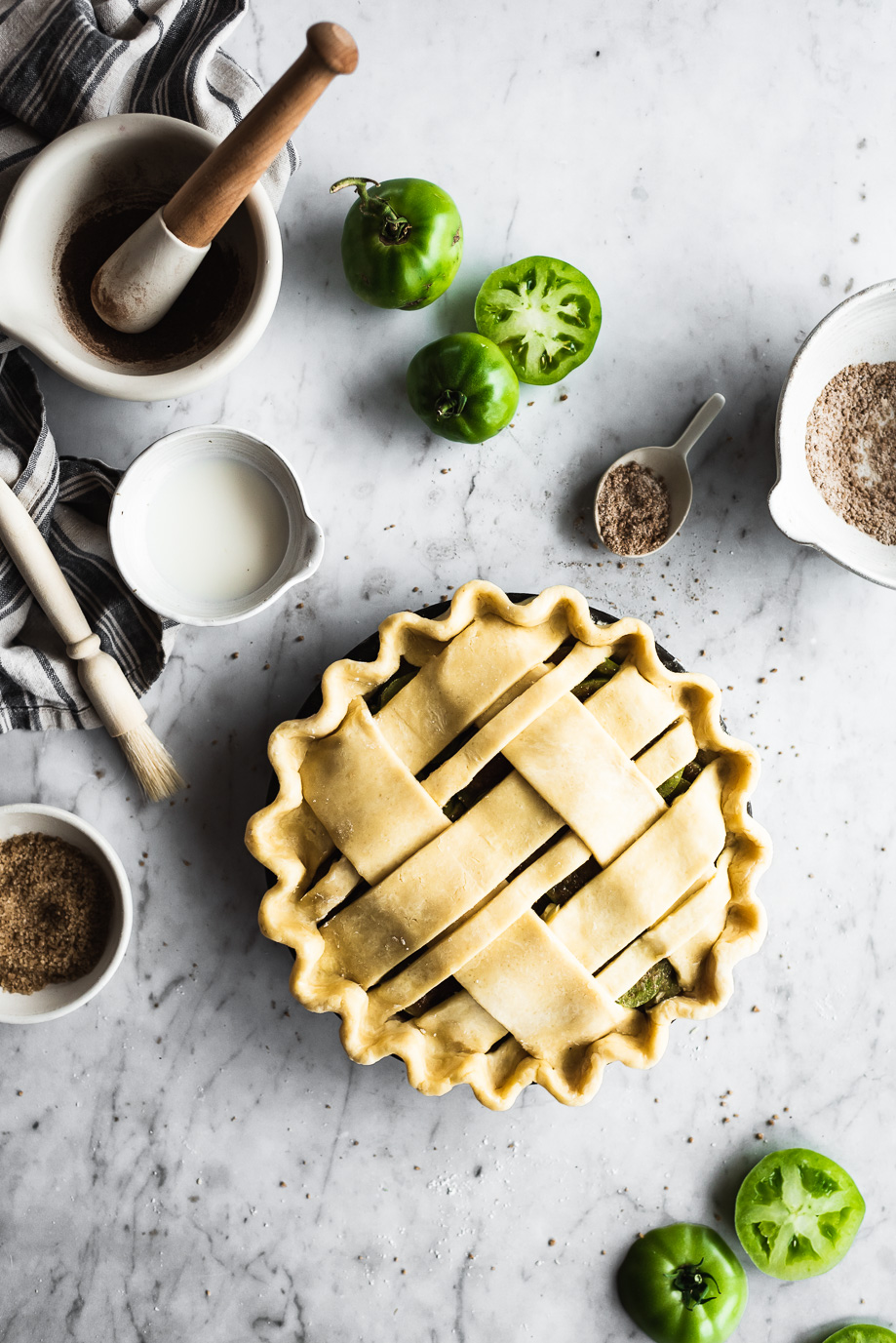brown sugar and spice sweet green tomato pie