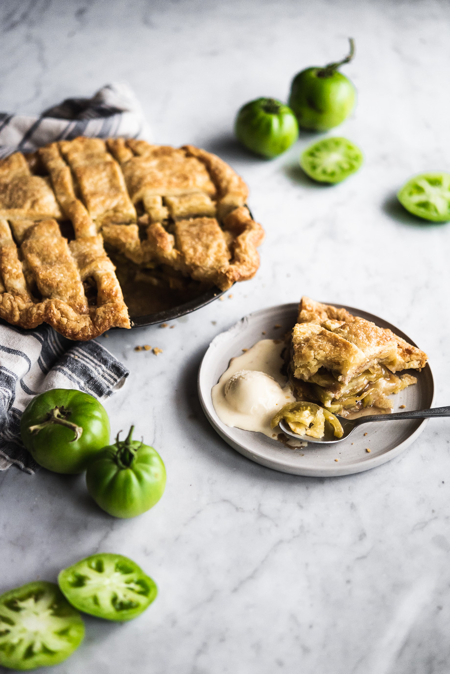 brown sugar & spice sweet green tomato pie