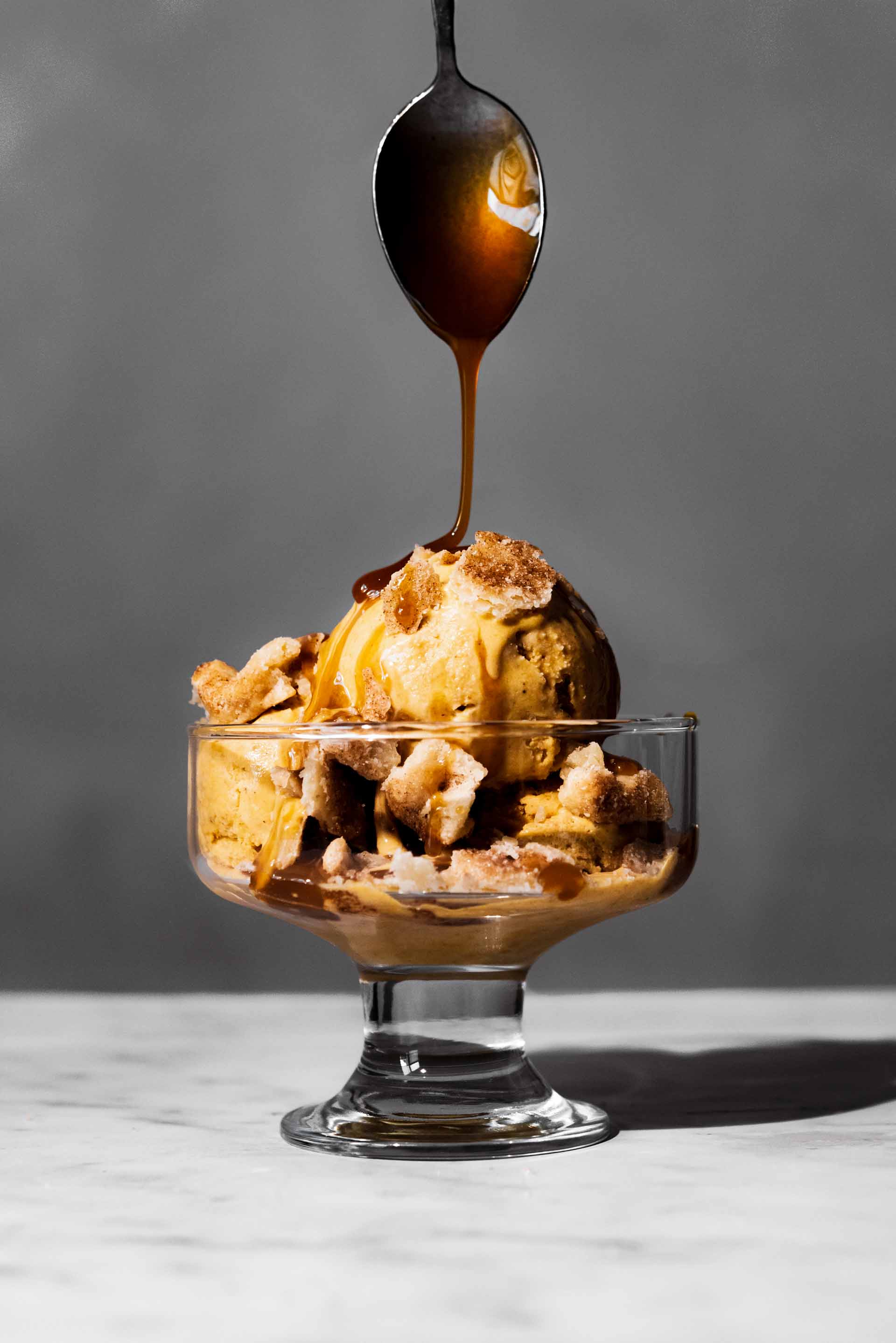 NO-CHURN PUMPKIN PIE ICE CREAM SUNDAES